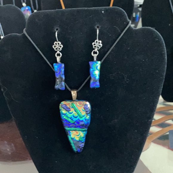 Meet your Posher, Love at First Sight Designs- - Picture 3 of 12